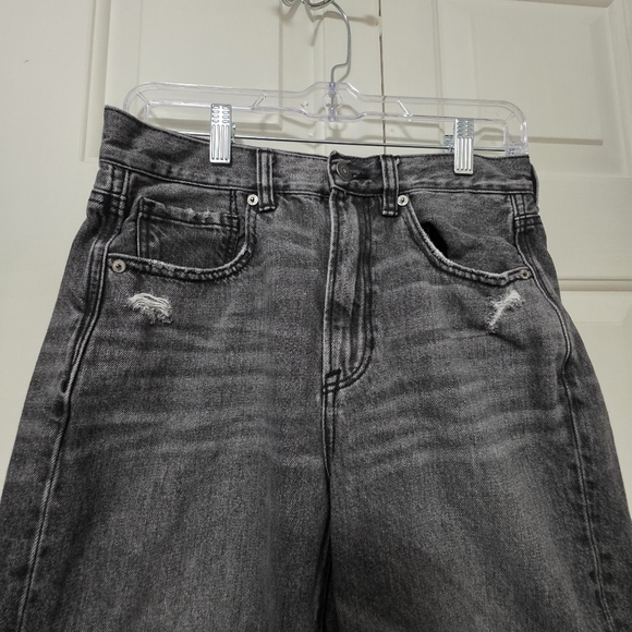 American Eagle Mom Jean Distressed Denim Size 6 xshort - Picture 4 of 10